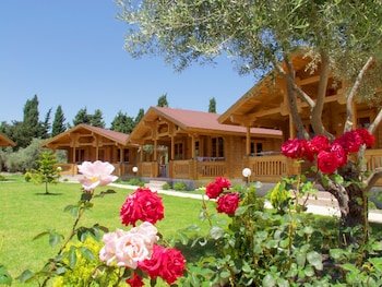 Sandy's Studios & Log-Villas