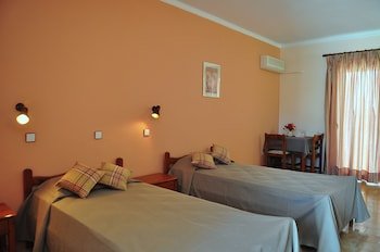 Sandy's Studios & Log-Villas