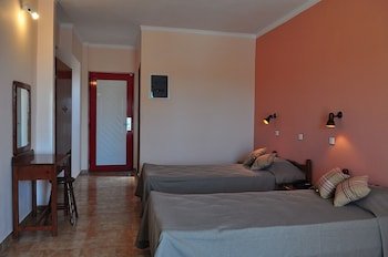 Sandy's Studios & Log-Villas