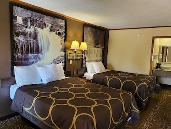 Super 8 by Wyndham Kansas City Airport