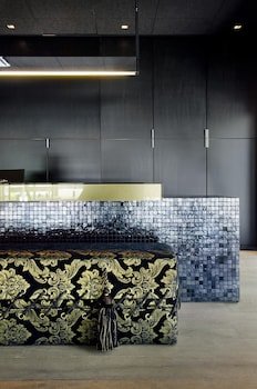 Carbon Hotel