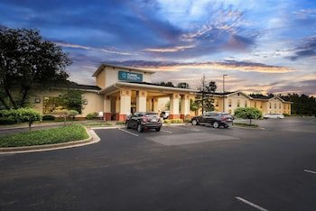 Clarion Inn & Suites Northwest