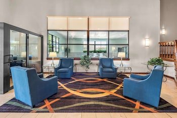 Clarion Inn & Suites Northwest
