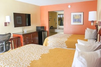 Rose Garden Inn & Suites