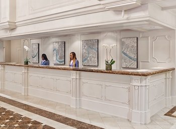 Astor Crowne Plaza - New Orleans French Quarter