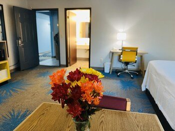 Days Inn by Wyndham Jamestown