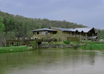 Echo Bluff State Park