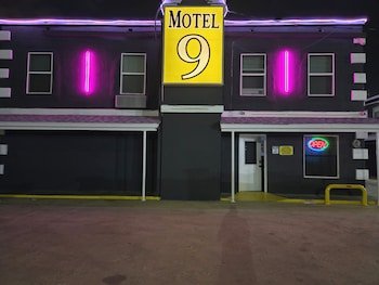 Motel 9