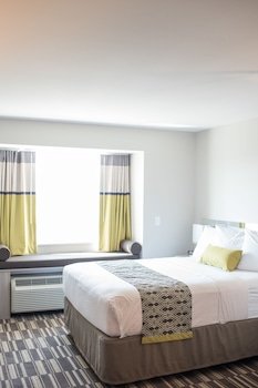 Microtel Inn & Suites by Wyndham West Fargo Medical Center