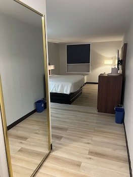 Wingate by Wyndham Dublin Near Claytor Lake State Park