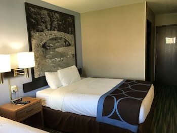Boarders Inn & Suites by Cobblestone Hotels - Waterloo