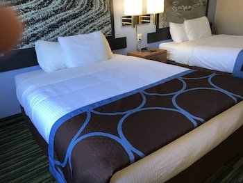Boarders Inn & Suites by Cobblestone Hotels - Waterloo