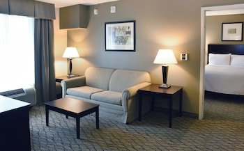 Holiday Inn Express & Suites Milford
