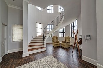 Lagoon Suites Boutique Hotel