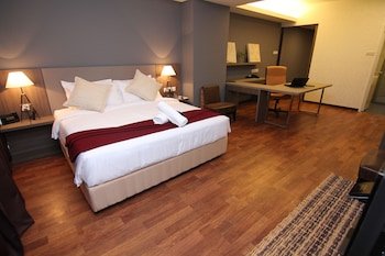 Nexus Regency Suites & Hotel