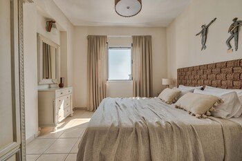 Erietta Luxury Apartments