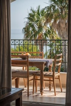 Erietta Luxury Apartments