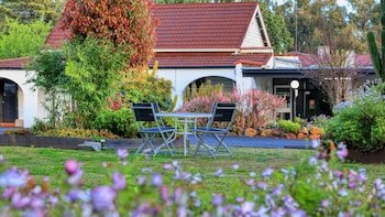 Azalea Motel