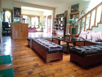 Nivvana Lodge & Homestay