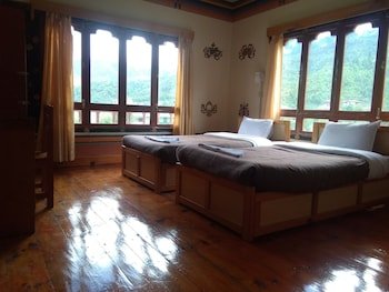 Nivvana Lodge & Homestay
