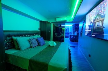 Clockworkorange Luxury Suites