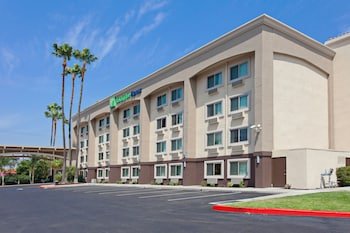 Holiday Inn Express Colton - Riverside North