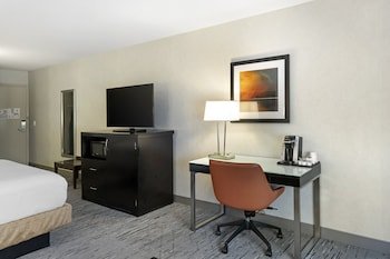 Holiday Inn Express Colton - Riverside North
