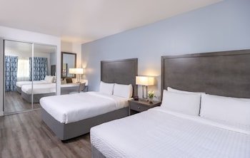 The Beachfront Inn & Suites at Dana Points