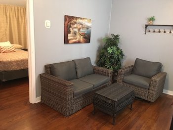 Riverdale Inn