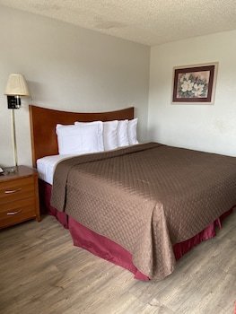 Colonial Inn Shawnee