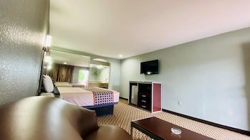 Moonlight Inn And Suites