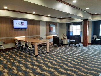 Starkville Inn & Suites