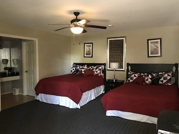 Columbia Lakes Country Club & Resort Hotel