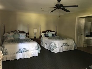 Columbia Lakes Country Club & Resort Hotel