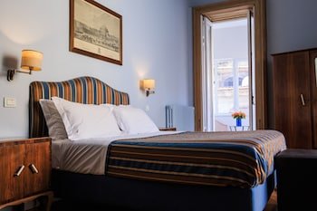SpaccaNapoli Comfort Suites