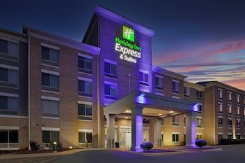 Holiday Inn Express & Suites Milwaukee NW – Park Place