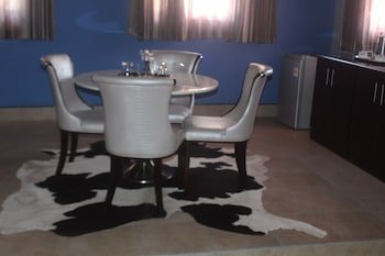 Pelican Lodge