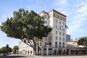 Pasadena Hotel & Pool