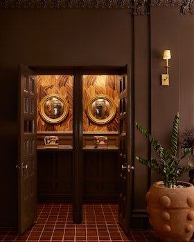 Pasadena Hotel & Pool