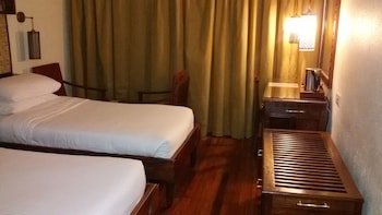 Lobo Wildlife Lodge