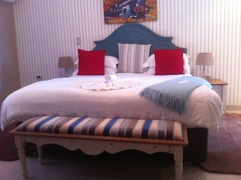 Khwee Sands Lodge