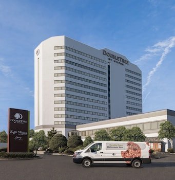 Doubletree Fort Lee/George Washington Bridge
