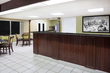 Super 8 by Wyndham Sarasota Near Siesta Key