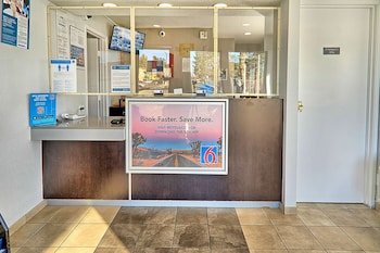 Motel 6 Lancaster