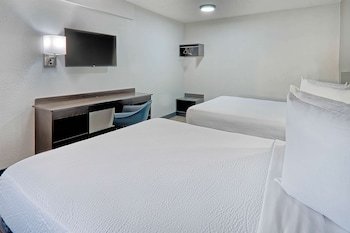 Motel 6 Lancaster