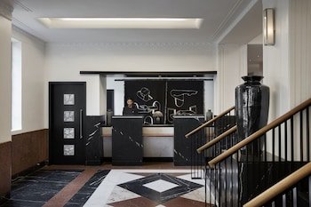 Lyle Hotel
