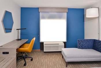 Holiday Inn Express Winston - Salem Downtown West