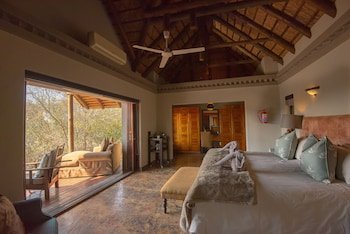 Thornybush Waterbuck Game Lodge