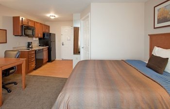 Candlewood Suites Kansas City Northeast