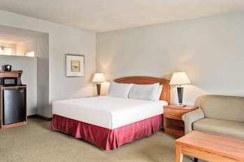 Golden Sails Hotel